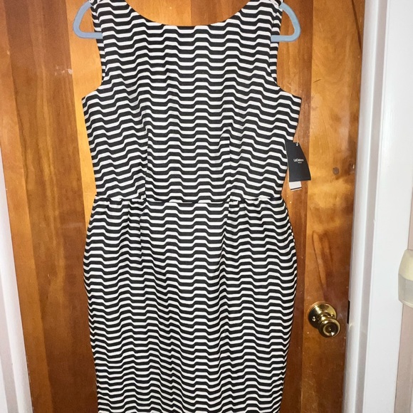 Liz Claiborne sleeveless dress with matching jacket. Size 10. - Picture 4 of 8
